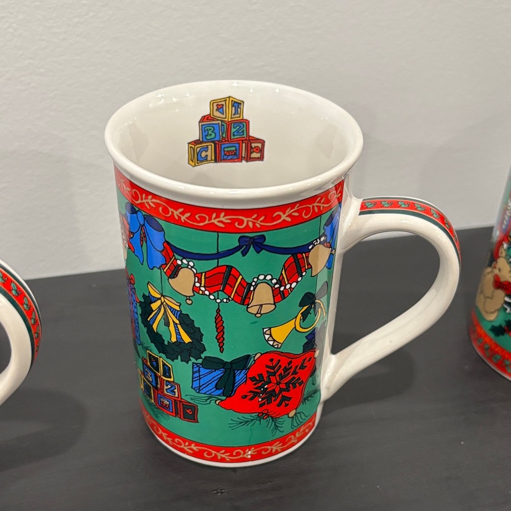 Festive Holiday Mug Set - Picture 3 of 9